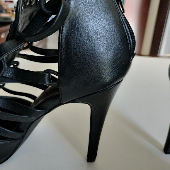 Women's Mark Avon Hot Terrain 4" Black Heels - Picture 5 of 5